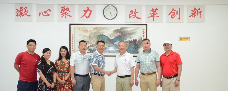 钱铭佳教授与刘建经理和体科院工作人员合影
